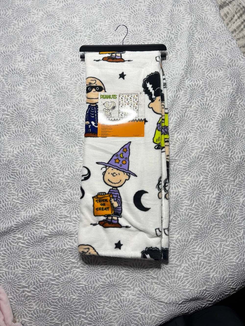 Peanuts Snoopy Gang Halloween Trick or Treat Throw Blanket 46" x 60"